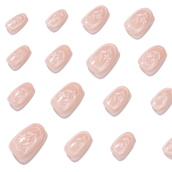 Elegante und kunstvolle Nagelverlängerungen mit floralem Design Karnz