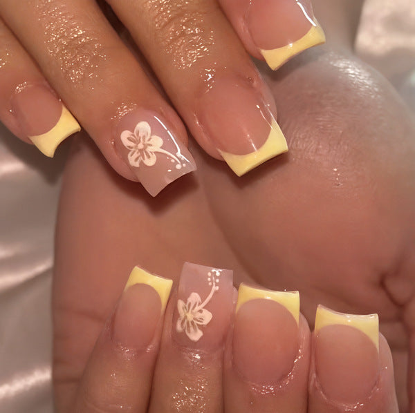 Elegante florale französische Tips Nagelkunst Karnz