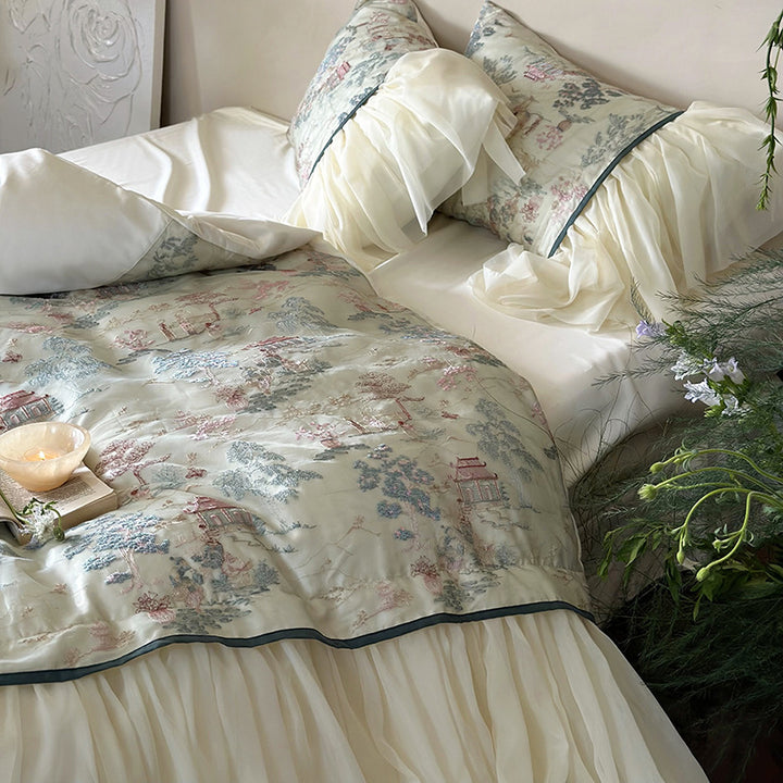 Satin-Bettwäsche-Set mit Rüschen-Bettrock und Vintage-Toile-Print