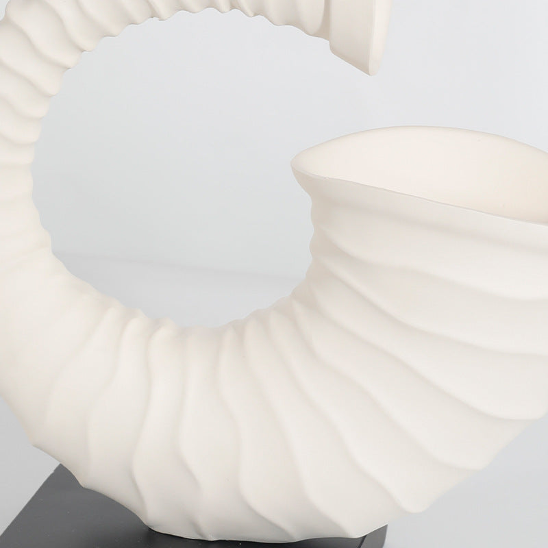Elegante nautisch inspirierte dekorative Skulptur