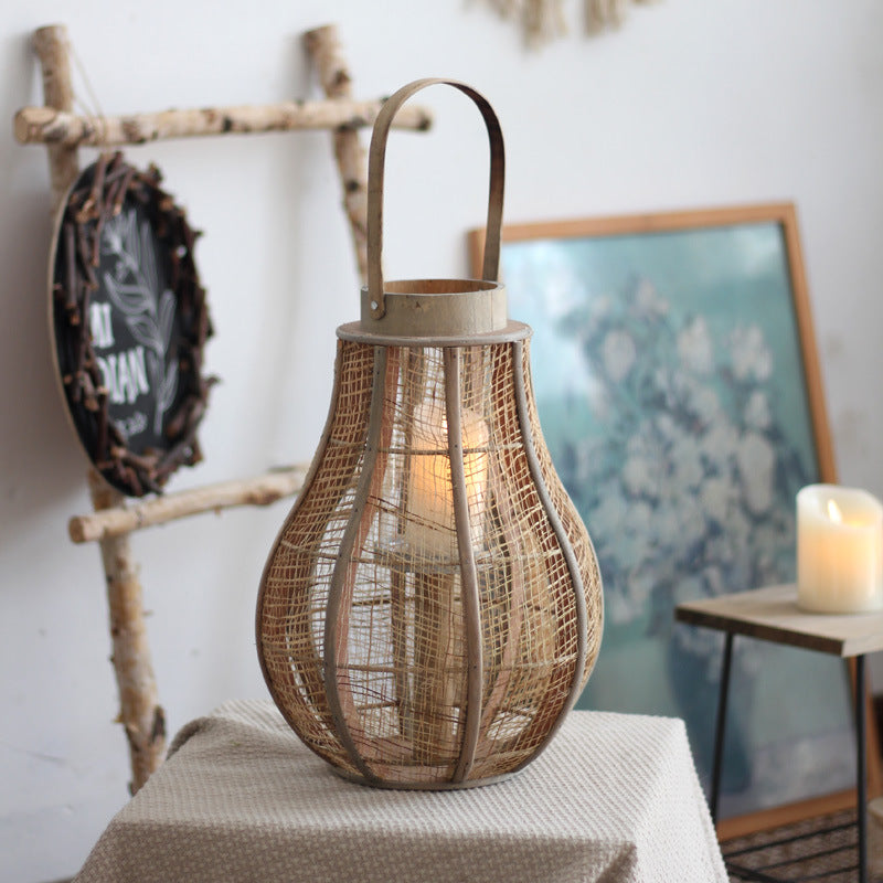 Dekorative Rattan-Lampe Karnz