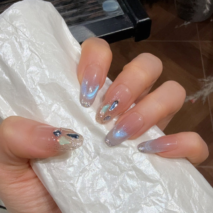 Stilvolle Nagelkunst Karnz
