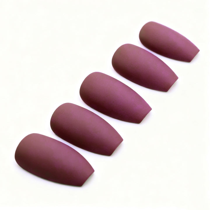 Elegante matte Finish Nagelverzierungen Karnz