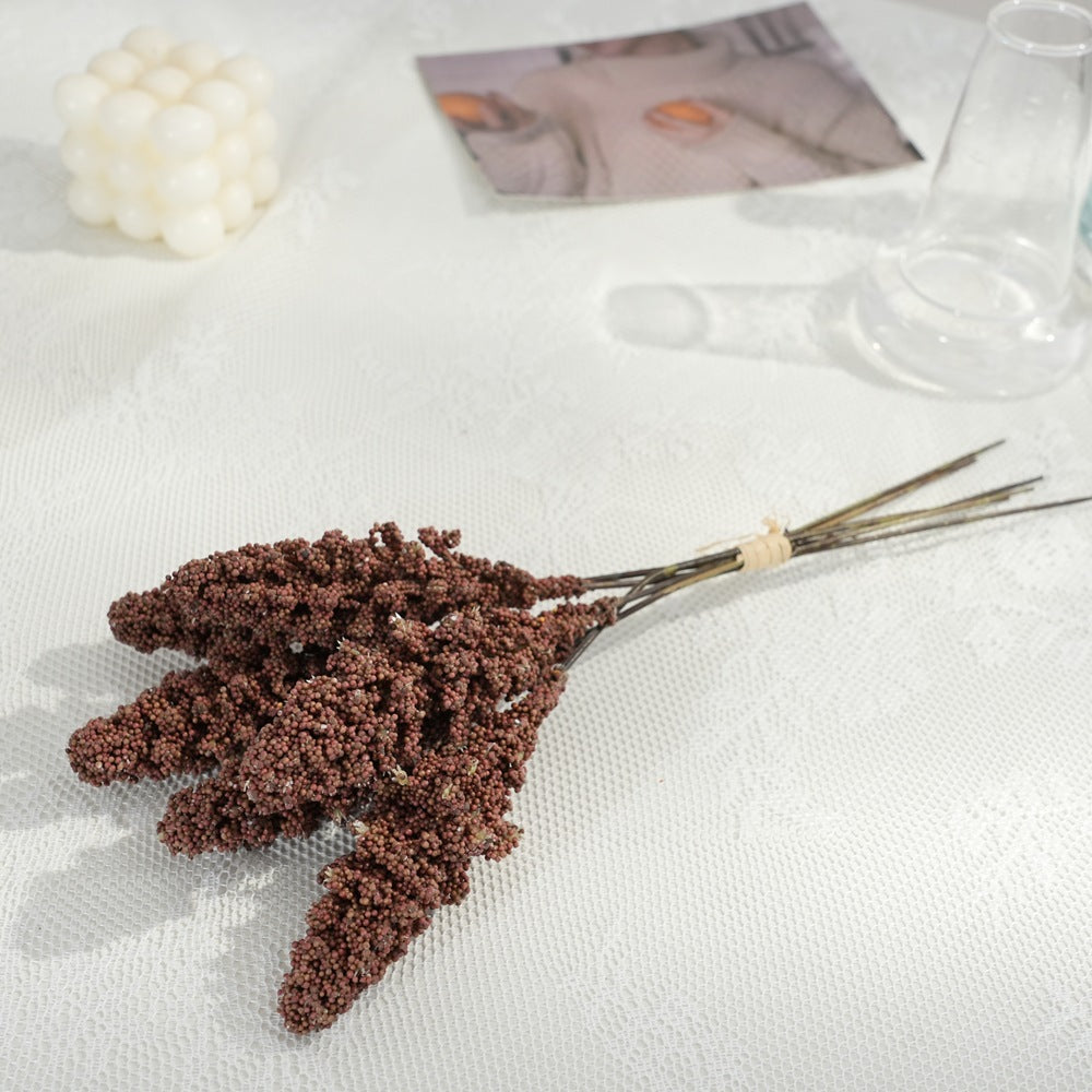 Künstlerische getrocknete Blumenstielanordnung