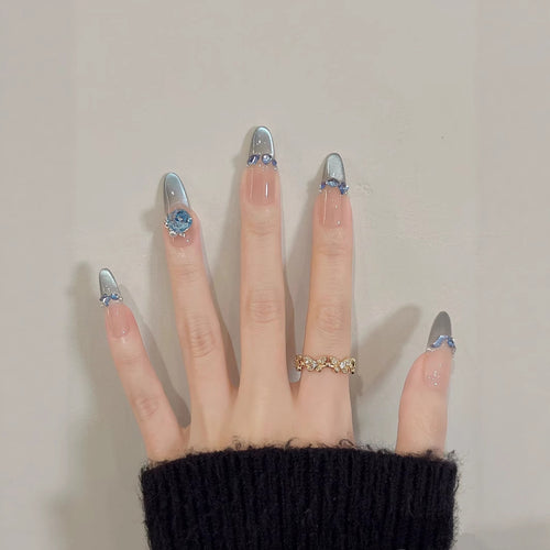 Dekoratives Press-On Nagelkunst-Set mit Azura Kristallakzenten