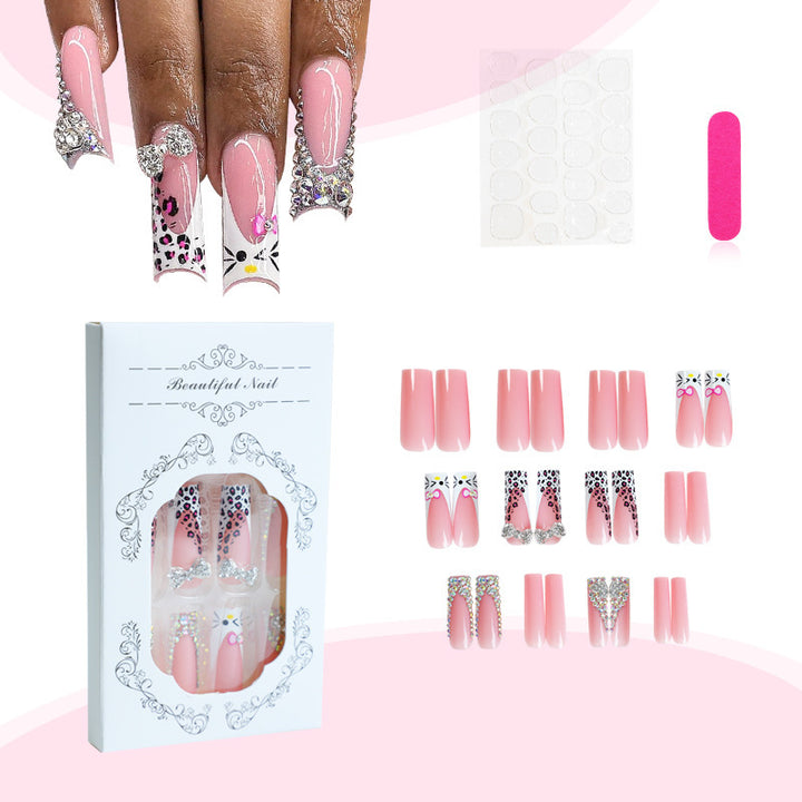 Glamouröses Kunstnagelset mit funkelnden Strassverzierungen und kreativen Tiermotiven Karnz