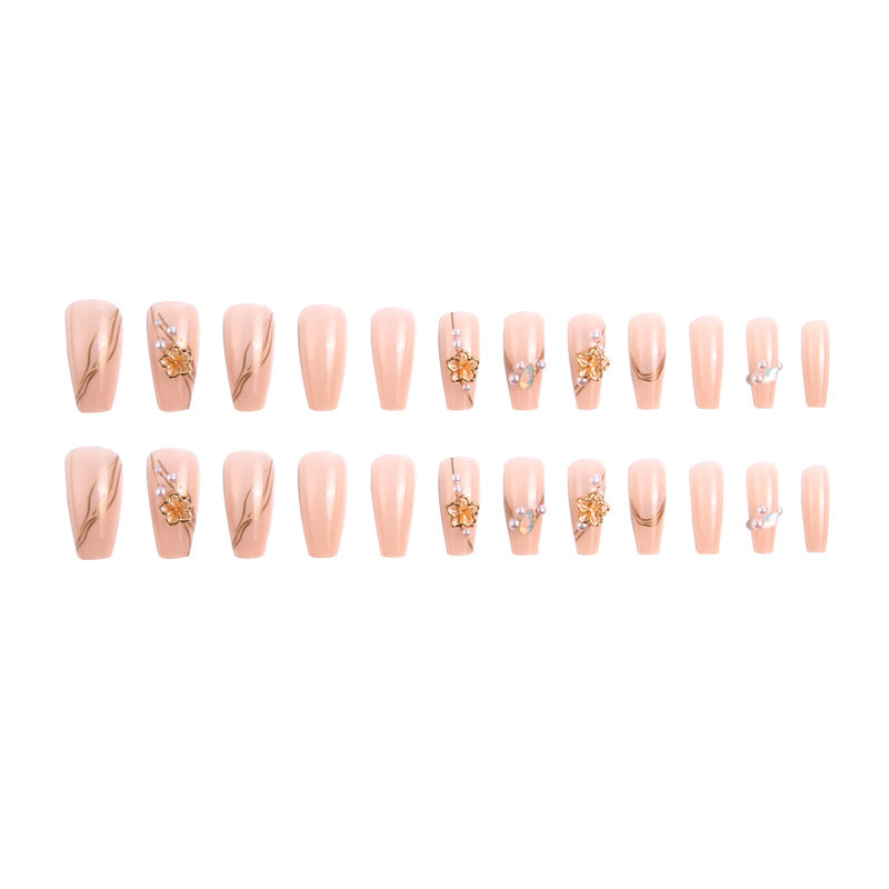 Kunstnagelset mit eleganten floralen und luxuriösen Verzierungen Karnz