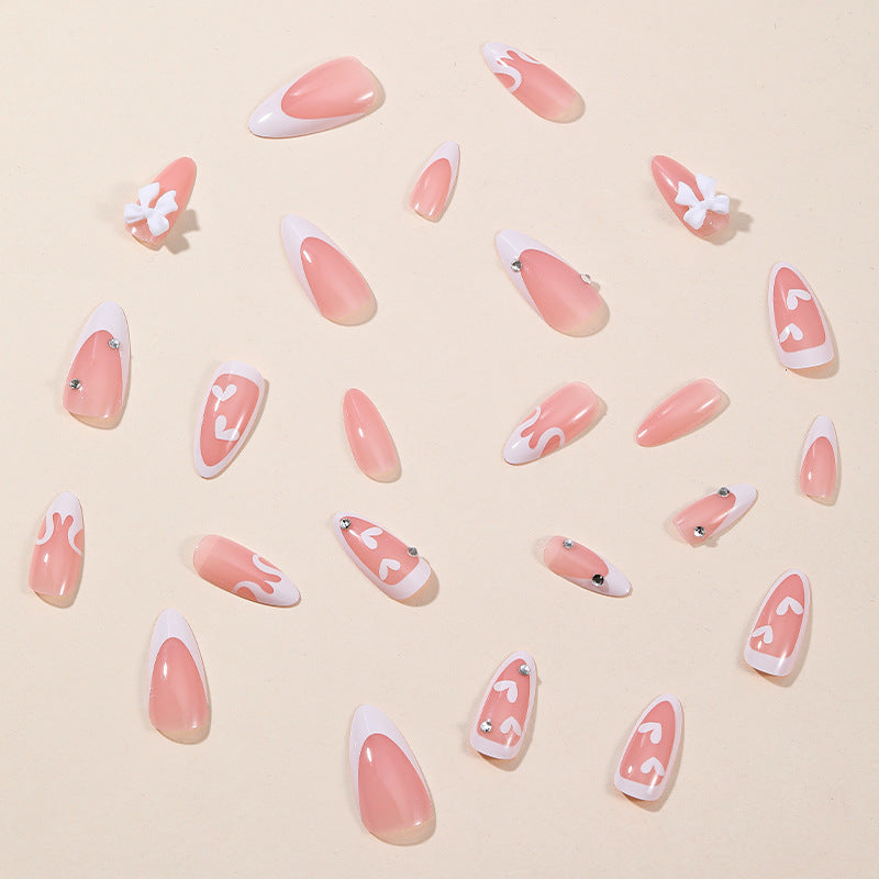 Herz-inspiriertes 3D-Nagelkunstdesign Karnz