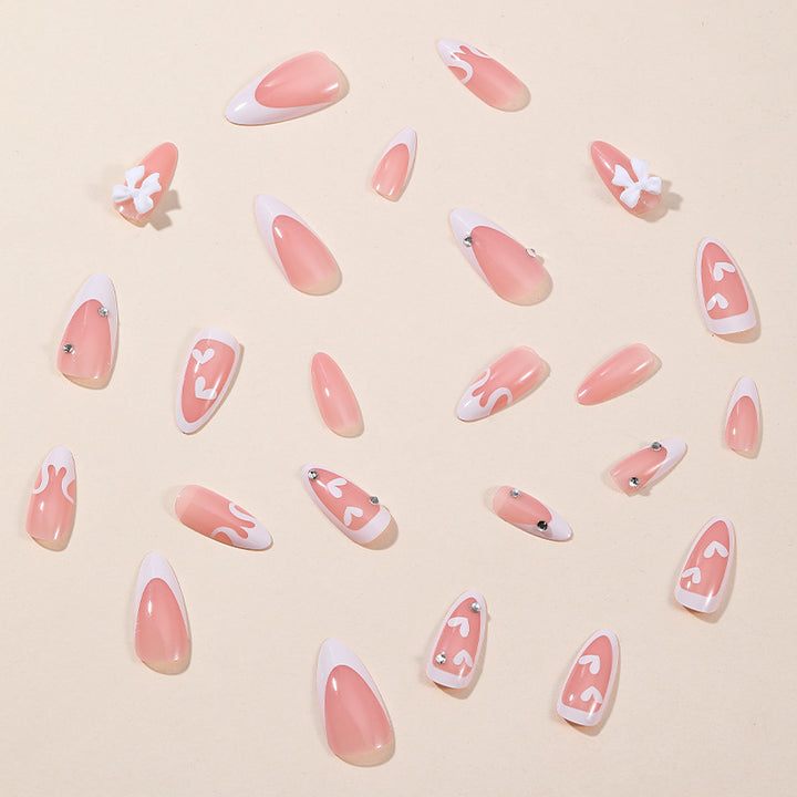 Herz-inspiriertes 3D-Nagelkunstdesign Karnz