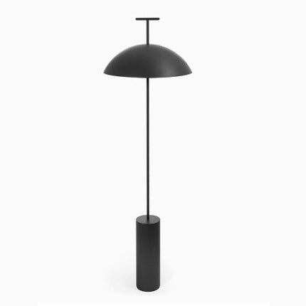 Moderner minimalistischer Stehlampe mit zylindrischem Fuß