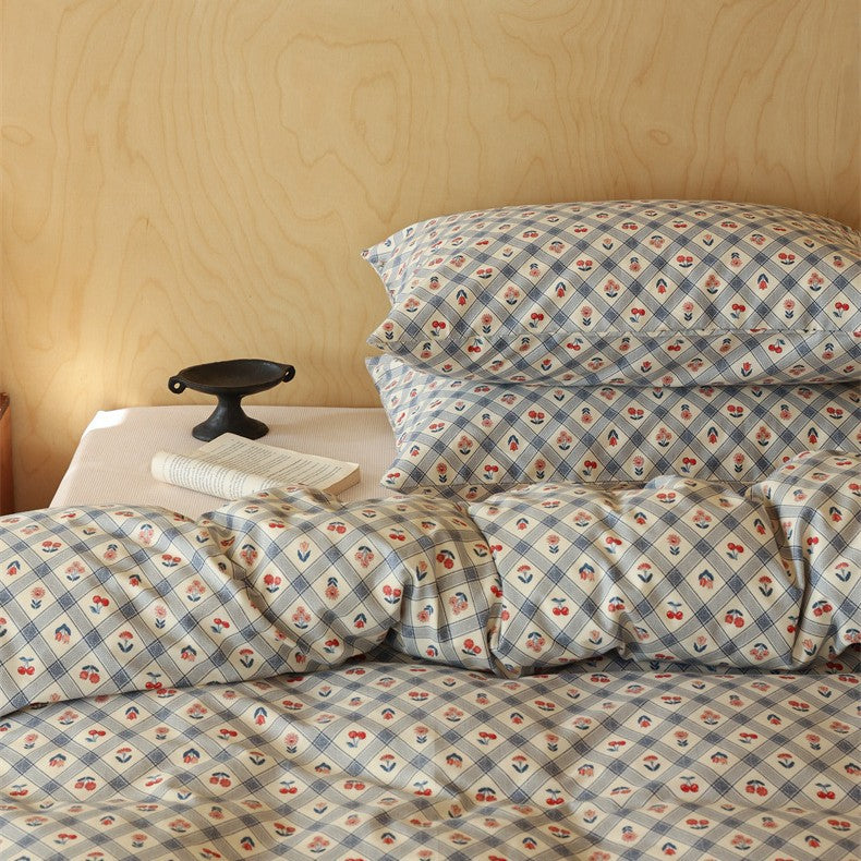 Baumwollsatin Bettwäsche-Set mit feinem Karomuster und floralen Motiven