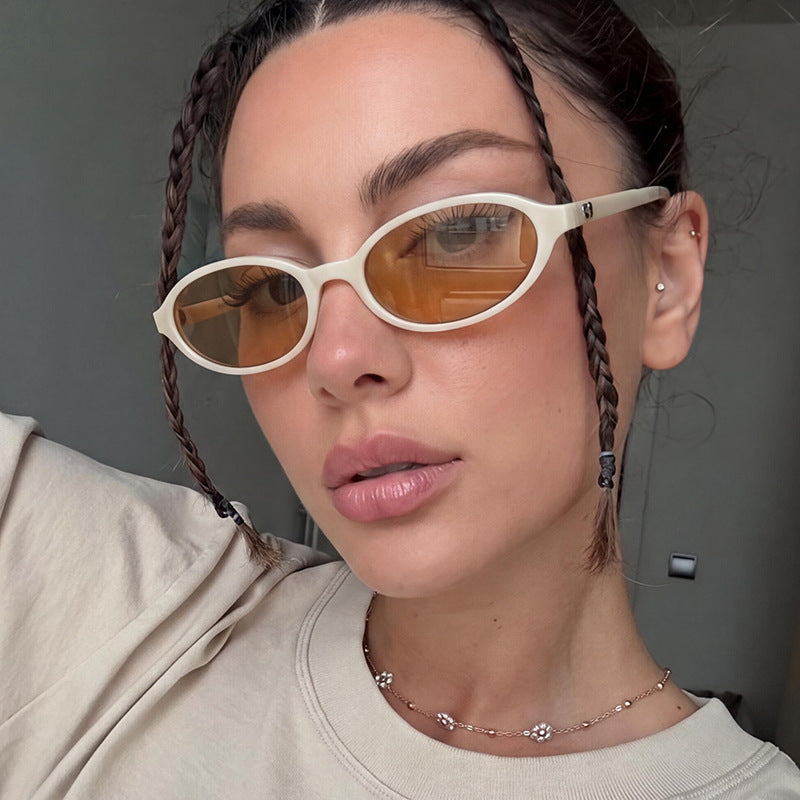 Damen modische Sonnenbrille mit ovalem Rahmen und UV-Schutz Karnz