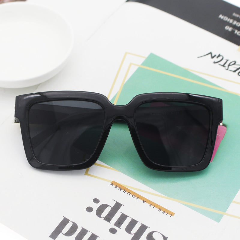 Damen modische quadratische Sonnenbrille mit hochwertiger UV-Schutztechnologie Karnz