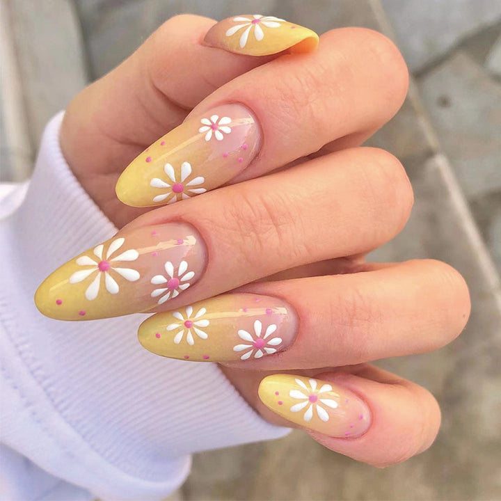 Kunstvolle Press-On Nägel mit floralen Mustern Karnz