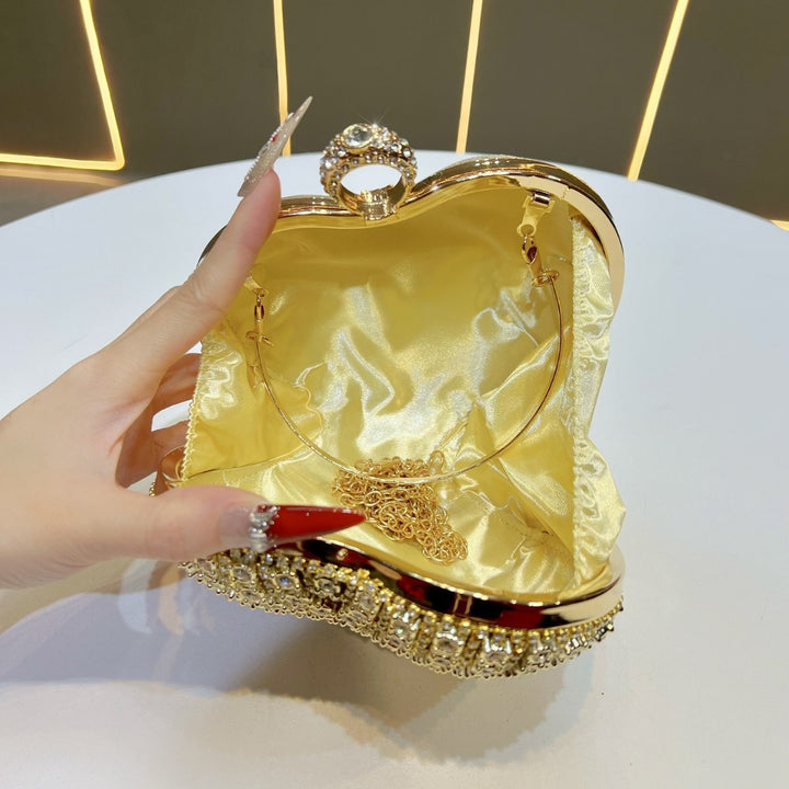 Herzförmige, kristallbesetzte Abendhandtasche
