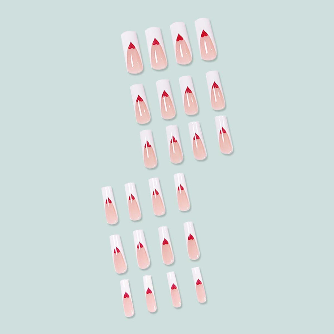 Kunstvolle Nagelverlängerungen mit Herzdesign Karnz