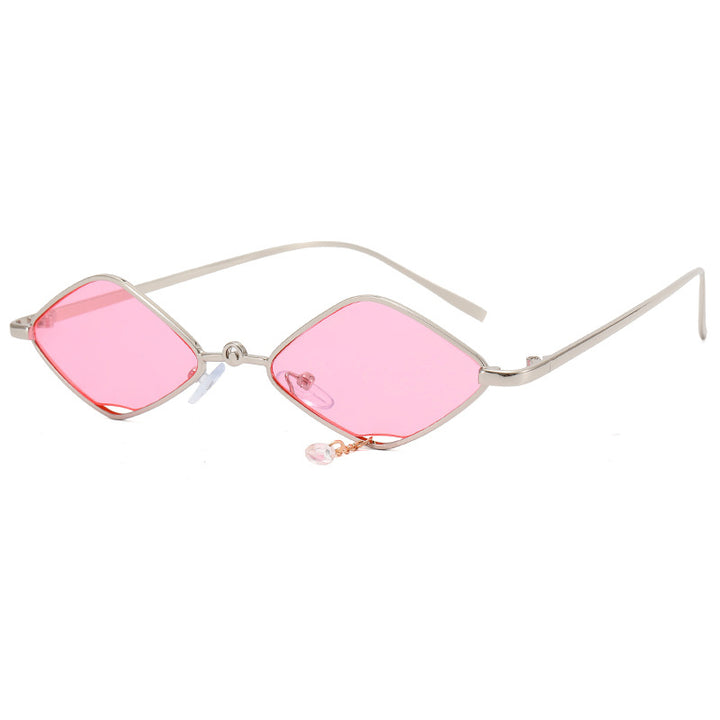 Damen modische Sonnenbrille mit facettiertem Rahmen Karnz