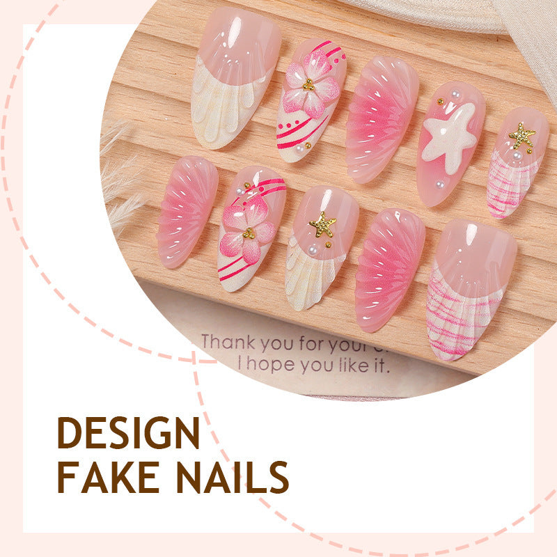Kunstnagelset mit maritimen Motiven und glamourösen Akzenten Karnz