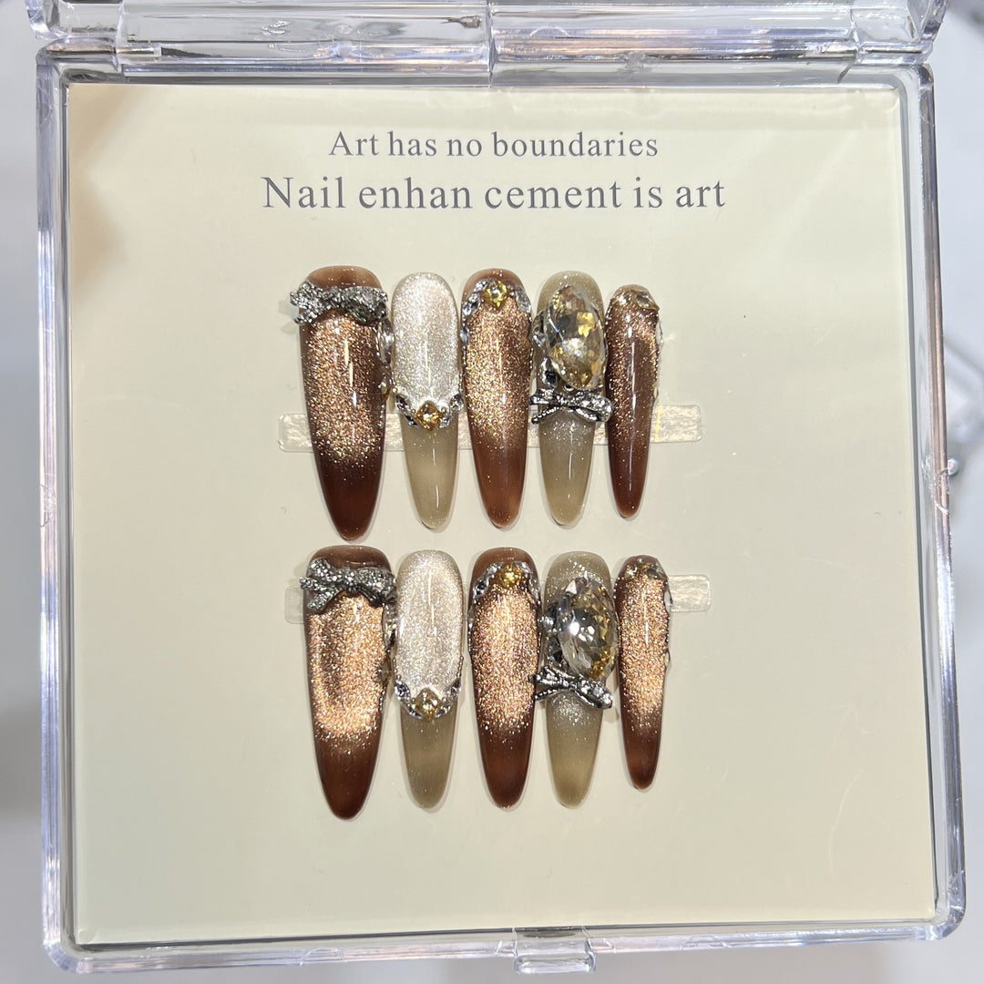 Dekorativer Press-On Nail Set mit Kristallakzenten