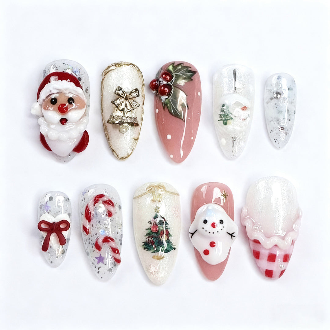 Festliche Kunstnägel mit Weihnachtsmotiven Karnz