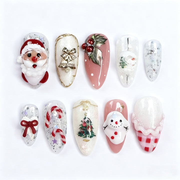 Festliche Kunstnägel mit Weihnachtsmotiven Karnz