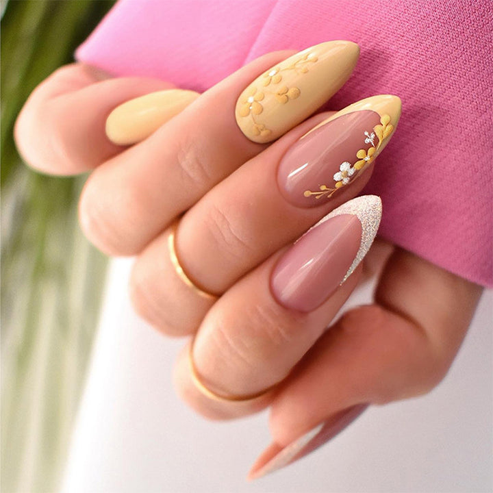 Premium Künstlerische Press-On Nagelset mit Blumen- und Edelsteinakzenten Karnz