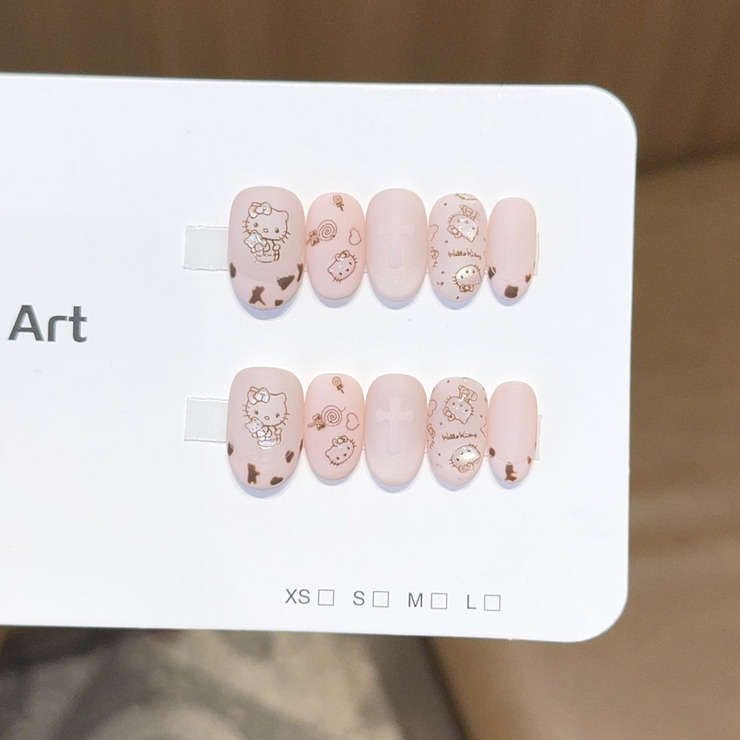 Kunstnagelset mit Verspieltem Hello Kitty Motiv Karnz