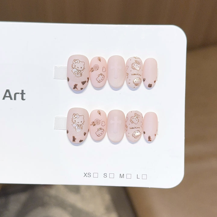 Kunstnagelset mit Verspieltem Hello Kitty Motiv Karnz