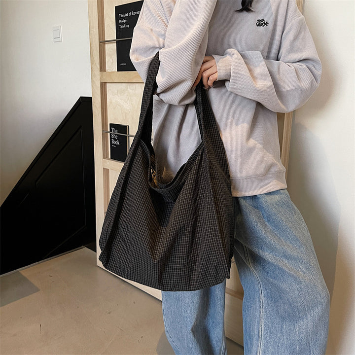 Texturierte Alltags-Hobo-Tasche Karnz