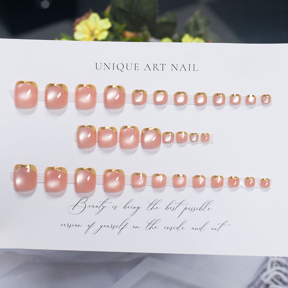 Elegante Glänzende Press-On Nagelset mit Goldakzenten
