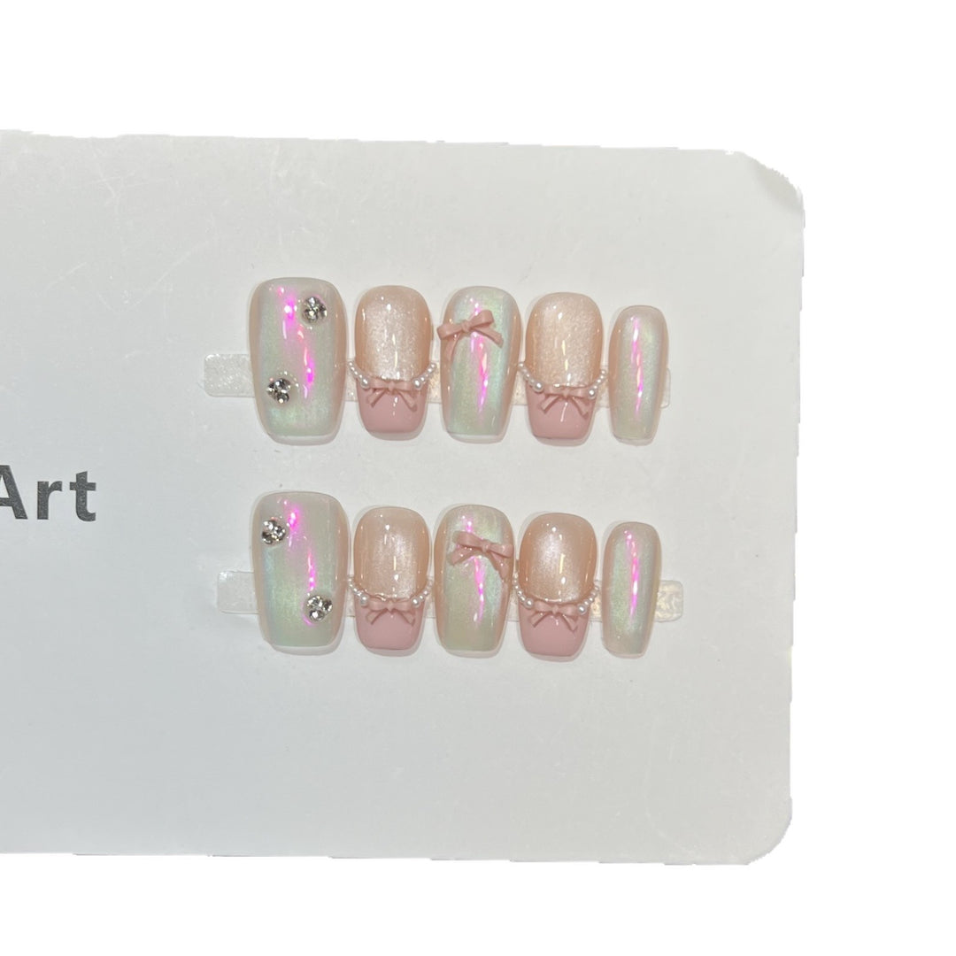 Dekorativer Press-on-Nagelkunst-Set mit künstlerischem Bogen und Perlenakzenten Karnz