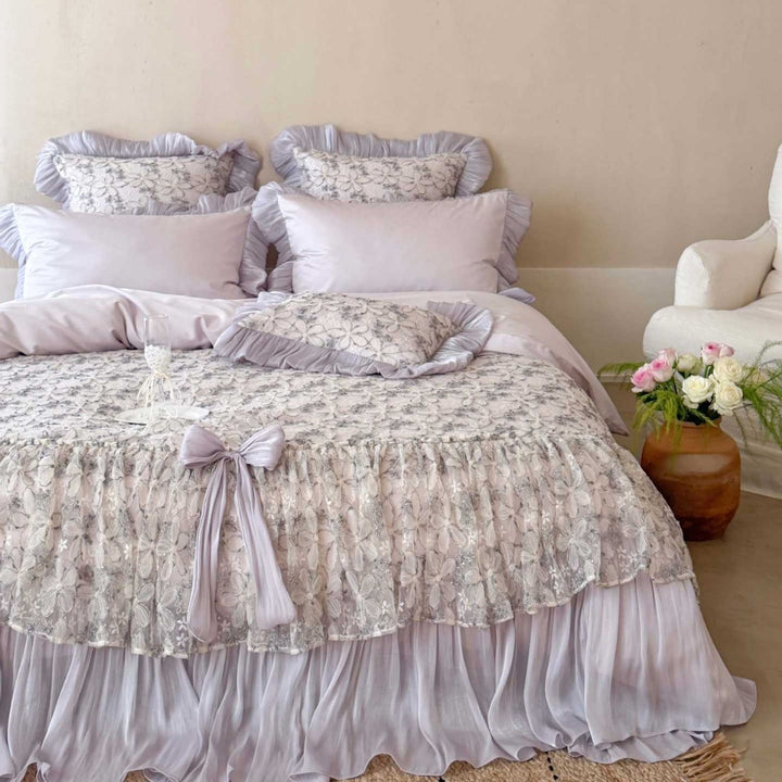 Romantisches Satin-Bettwäsche-Set mit Rüschen und Spitzen-Bettüberwurf