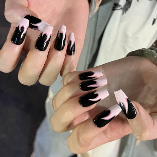Kunstvolle Nagelverlängerungen mit Farbverlauf und Flammen-Design Karnz