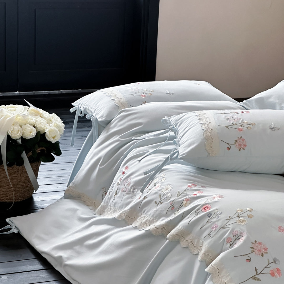 Gesticktes Blumendesign Baumwoll-Bettbezugset mit gebundenen Kissenbezügen