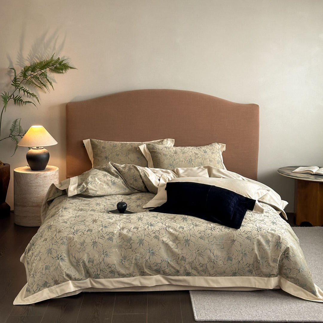 Elegantes Wendbares Bettbezug- und Kissenbezug-Set mit Jacquard-Blütenpanel und feiner Steppkante