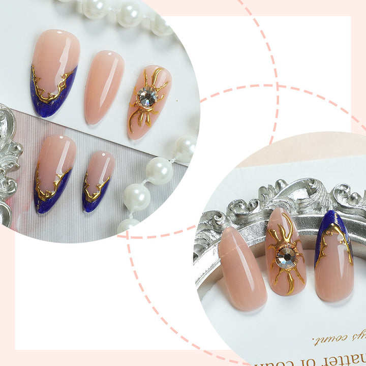 Premium Dekorativer Press-On Nagel Satz mit Gold und Blau Akzent Designs Karnz