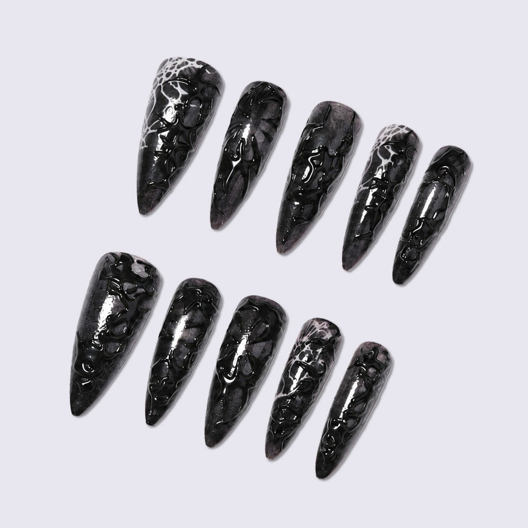 Kreatives Kunstnagelset im Spinnen-Muster Karnz