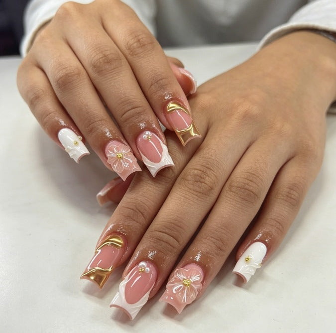 Elegante florale Acrylnageldesign-Verbesserungen Karnz