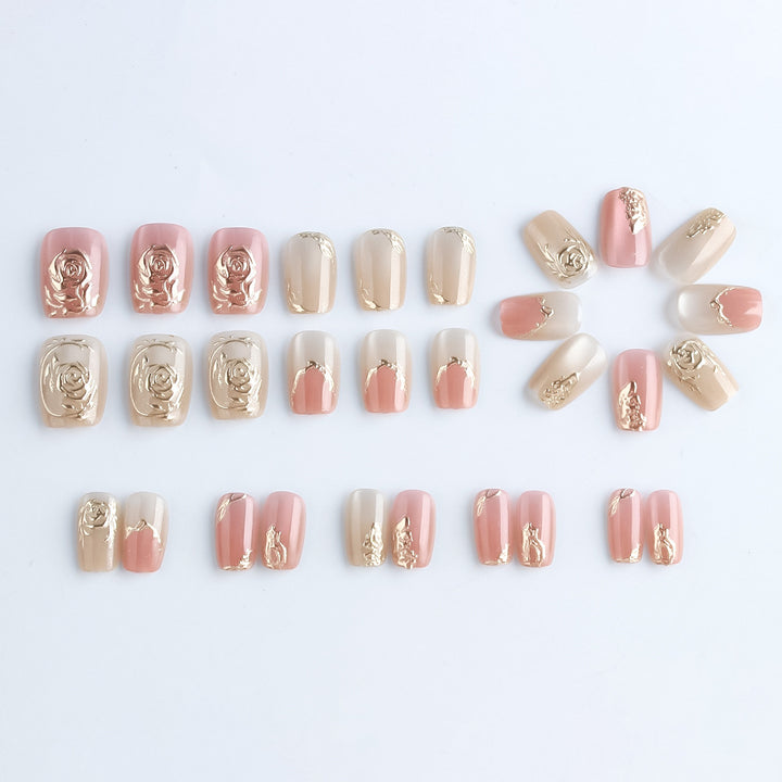 Elegantes Floral Press-On Nagelkunst Set Karnz