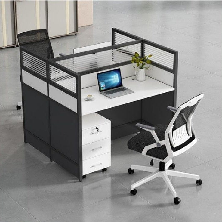 Arbeitsplatz mit Trennwand und Stauraum Karnz