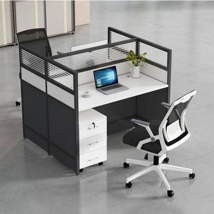Arbeitsplatz mit Trennwand und Stauraum Karnz