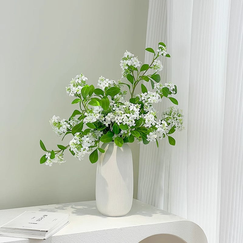 Elegante dekorative Blumenarrangement für die Heimdekoration