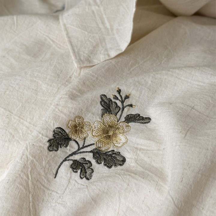 Vintage-inspirierte bestickte Baumwoll-Leinen-Decke mit Rüschen-Kissenbezügen