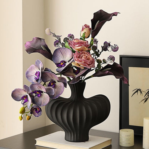 Eleganter künstlicher Blumenstrauß