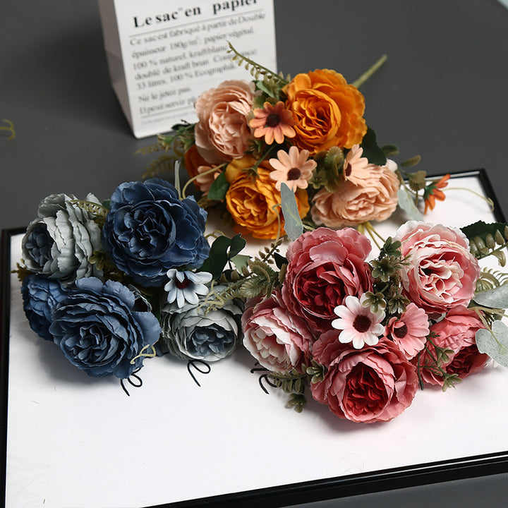 Elegante falsche Blumendekoration