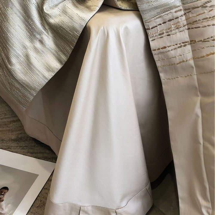 Luxuriöses Satin-Bettwäsche-Set mit Jacquardstruktur und Zierkissen