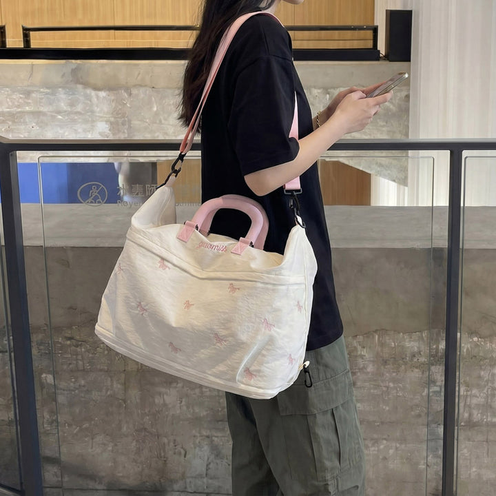 Stylische gestickte Reisetasche