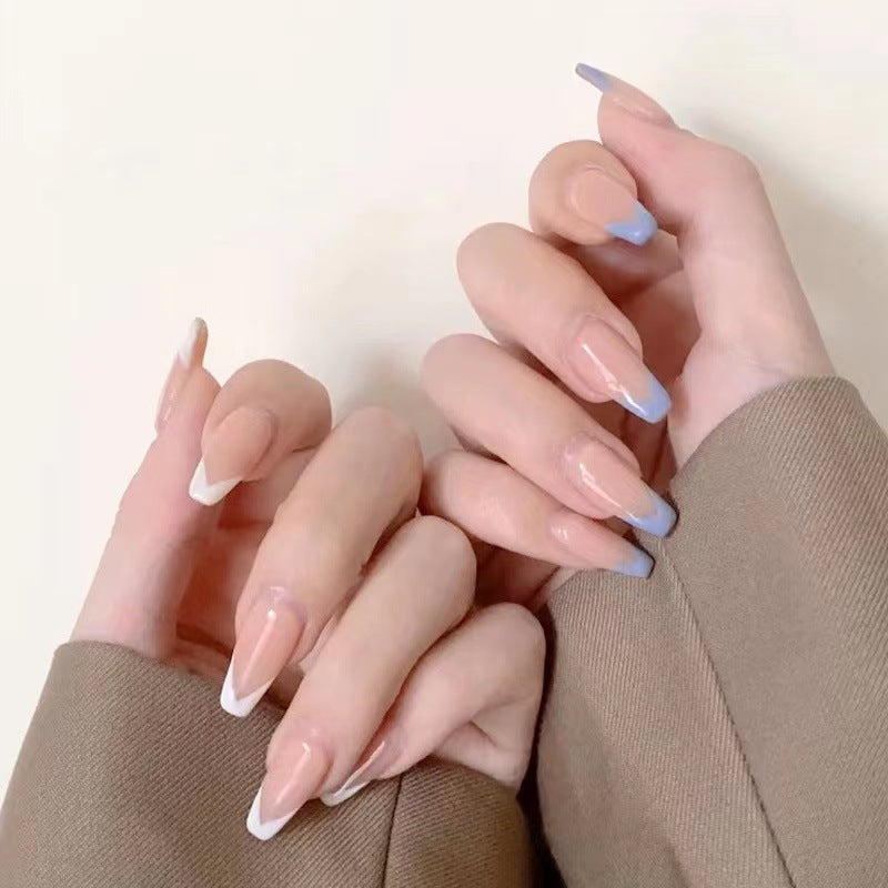 Kunstvolle French Nail Art Karnz