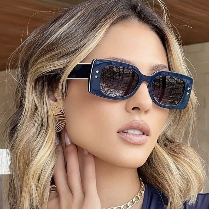 Damen extravagante quadratische Sonnenbrille mit stylishen Details Karnz