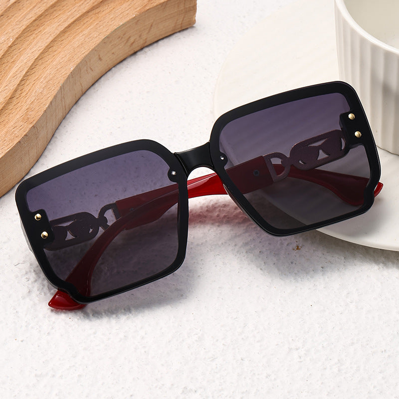 Damen oversized Sonnenbrille mit eleganten goldenen Details Karnz